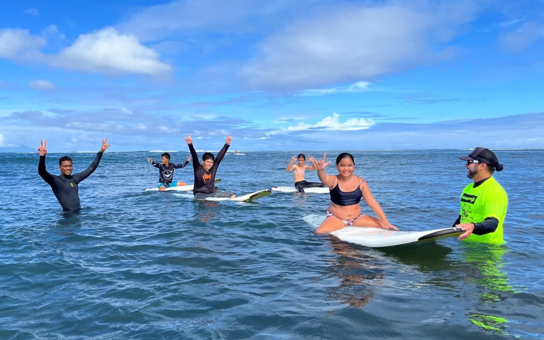 Surfer avec l’Usep, de Tahiti à la côte landaise
